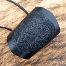Armschutz mit Prägung "Keltenknoten", mittel